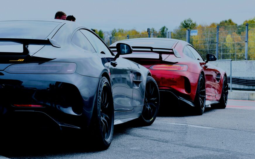 Exploring Dubai’s Culinary Delights with Rented Vehicles: