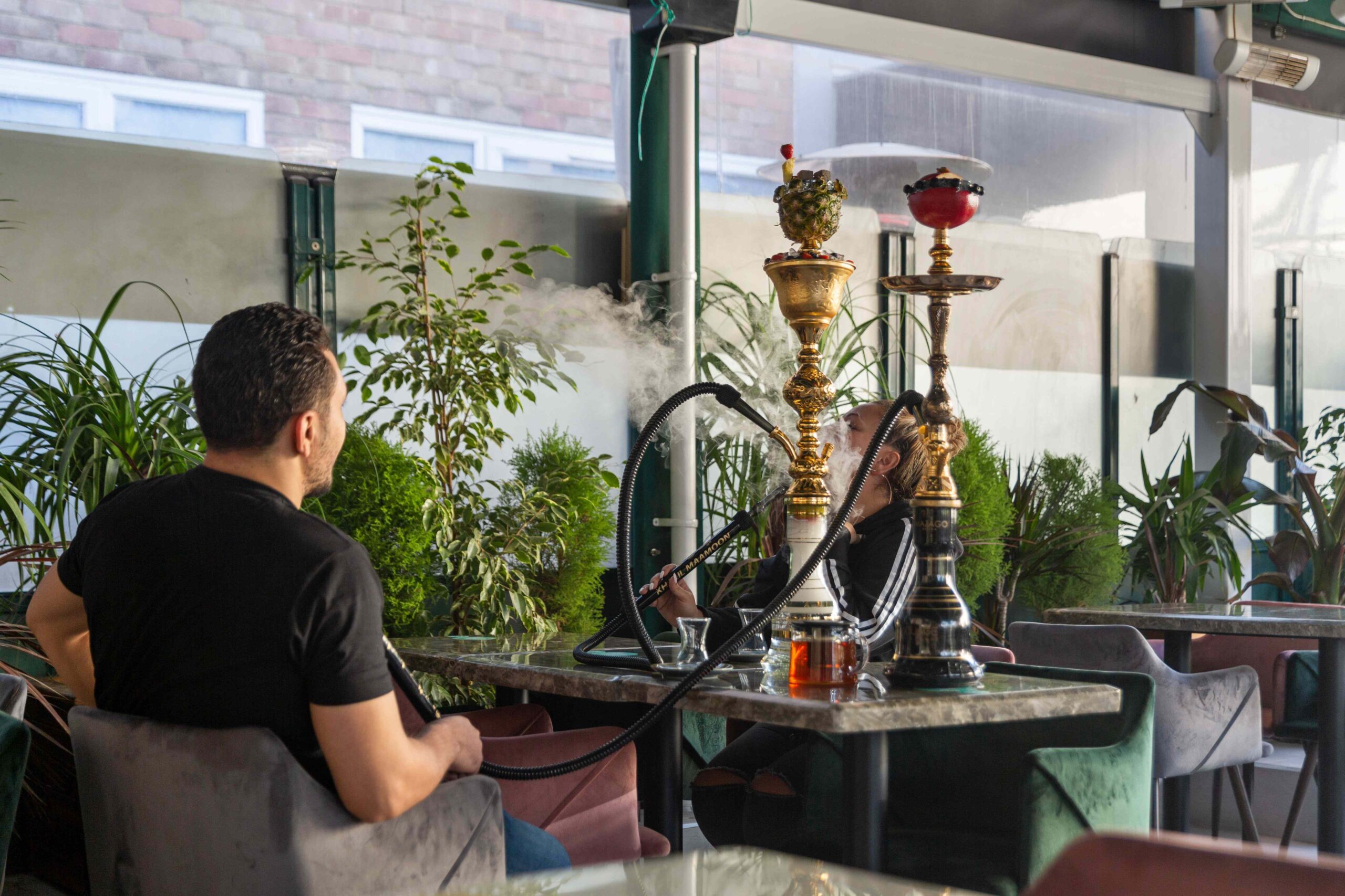 What Makes a Shisha Cafe Worth Visiting in Dubai